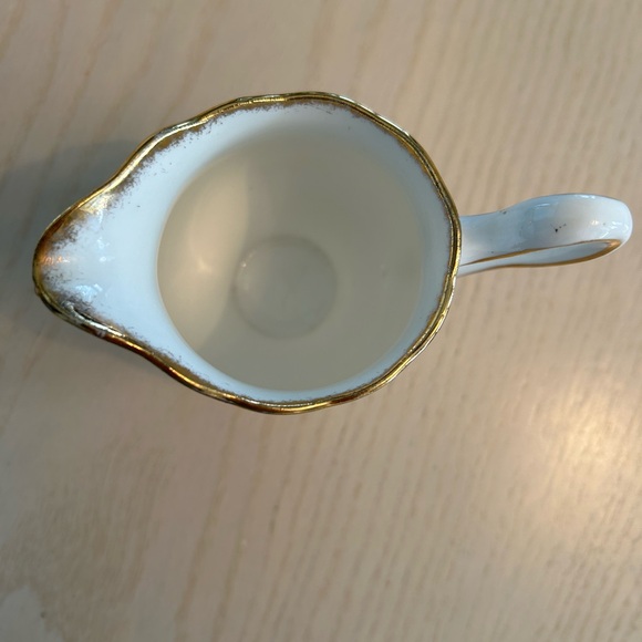 Vintage Royal Albert Creamer and Sugar Bowl - Picture 4 of 9